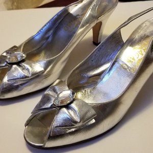 SALVATORE FERRAGAMO Leather Peep Toe Heels Size 8B